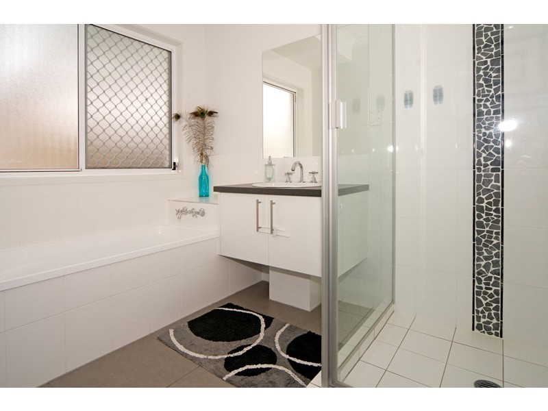28 Senden Crescent, Manly West QLD 4179
