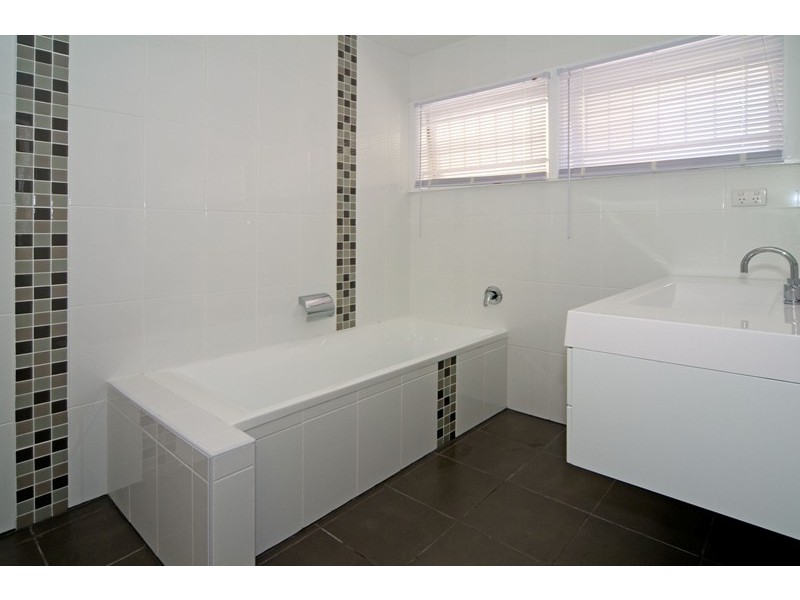 12 Cresthaven Drive, Mansfield QLD 4122