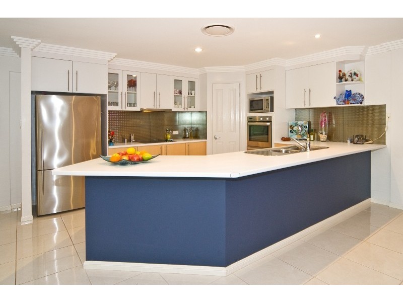 1 Bushlark Way, Carindale QLD 4152