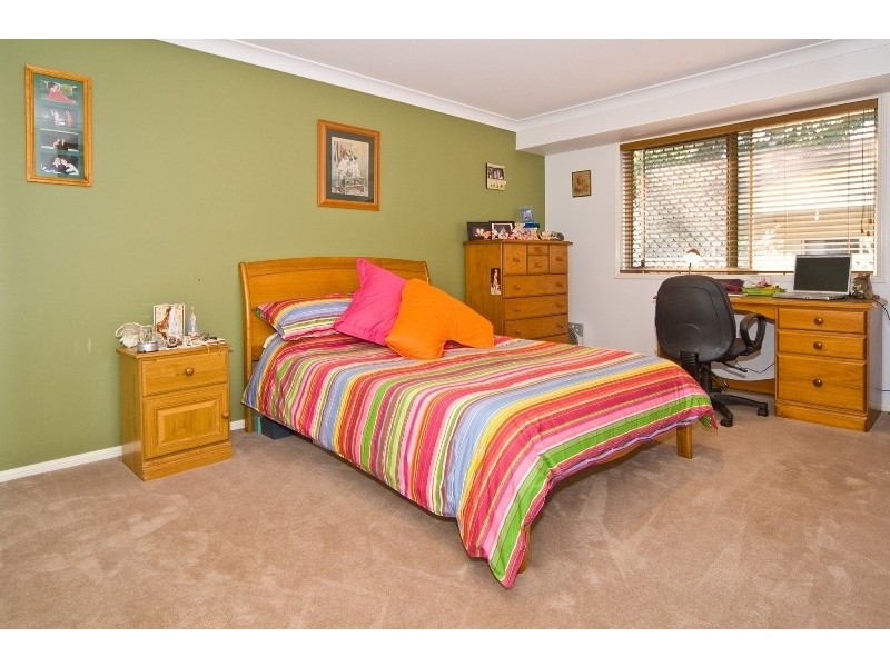 1 Bushlark Way, Carindale QLD 4152