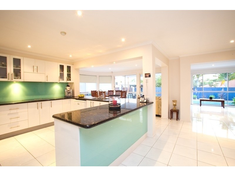 2 Windermere Crescent, Carindale QLD 4152