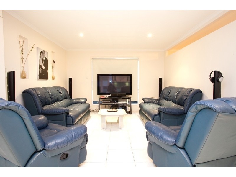2 Windermere Crescent, Carindale QLD 4152