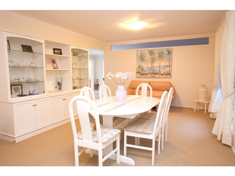 2 Windermere Crescent, Carindale QLD 4152