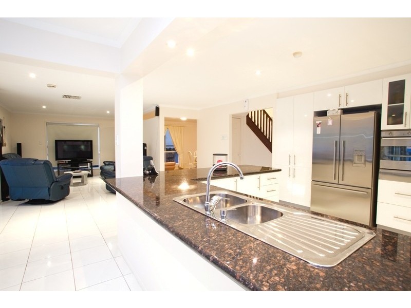 2 Windermere Crescent, Carindale QLD 4152