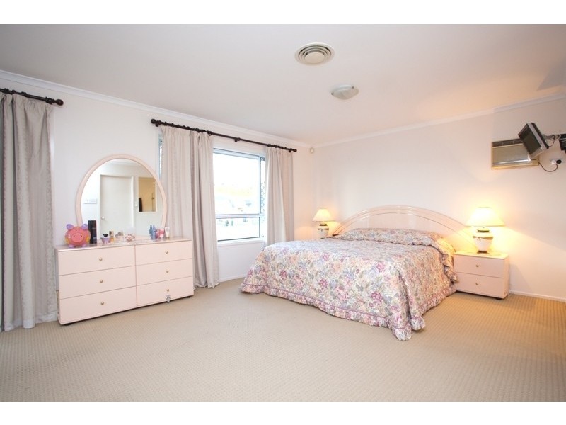 2 Windermere Crescent, Carindale QLD 4152