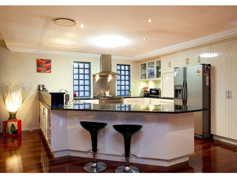 3 Robertson Avenue, Greenslopes QLD 4120