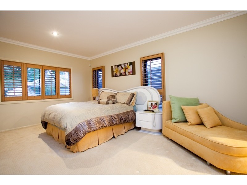 3 Robertson Avenue, Greenslopes QLD 4120