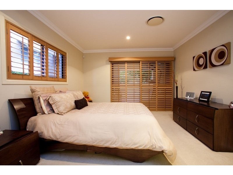 3 Robertson Avenue, Greenslopes QLD 4120