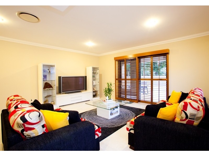 3 Robertson Avenue, Greenslopes QLD 4120