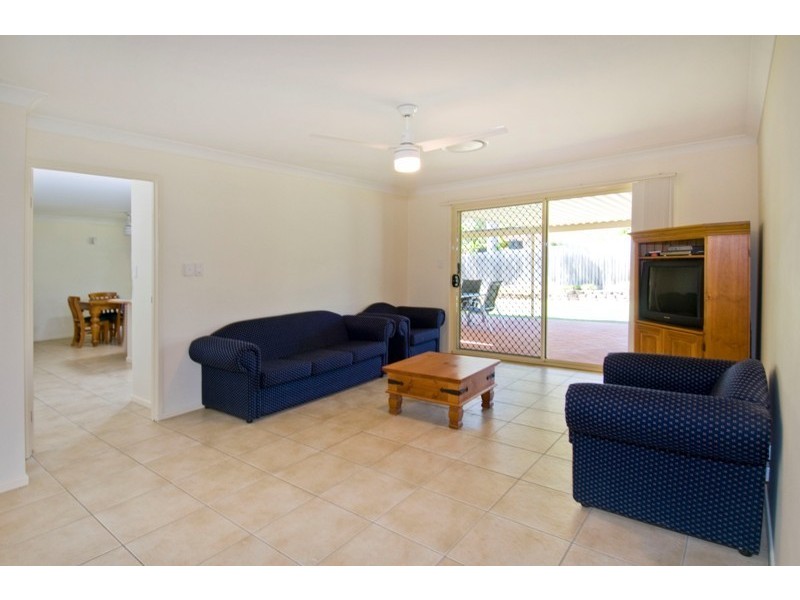 99 Oakley Street, Carindale QLD 4152