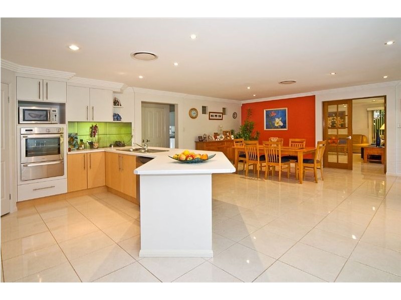 1 Bushlark Way, Carindale QLD 4152