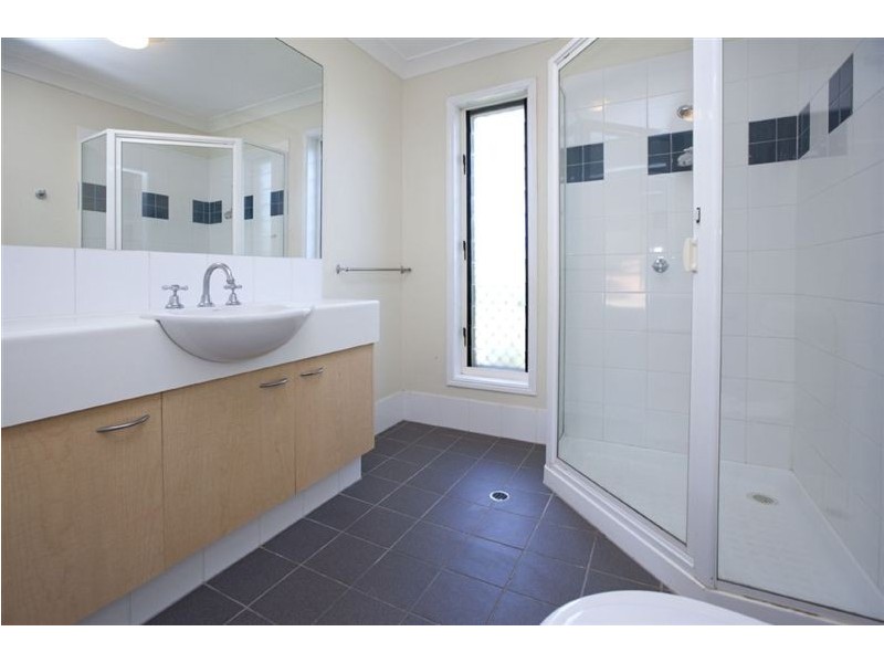 6 Mons Road, Carina Heights QLD 4152