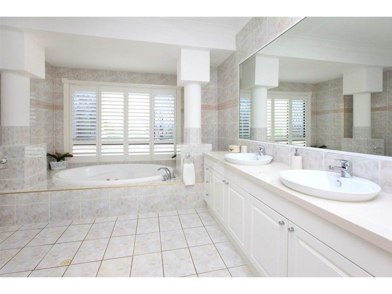 50 Golden Oak Crescent, Carindale QLD 4152