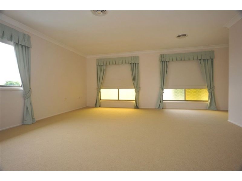 50 Cadogan Street, Carindale QLD 4152