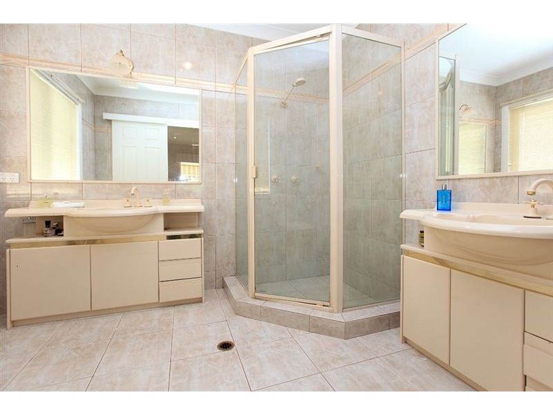 38 Glastonbury Place, Carindale QLD 4152