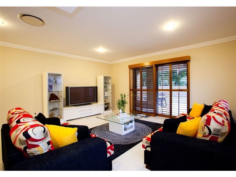 3 Robertson Avenue, Greenslopes QLD 4120