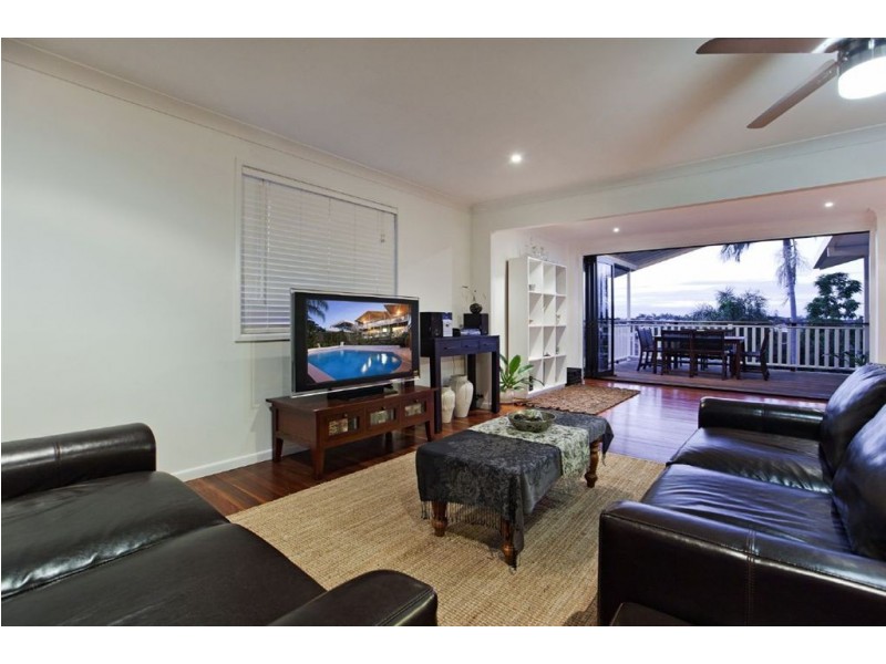 27 Pavo Street, Camp Hill QLD 4152