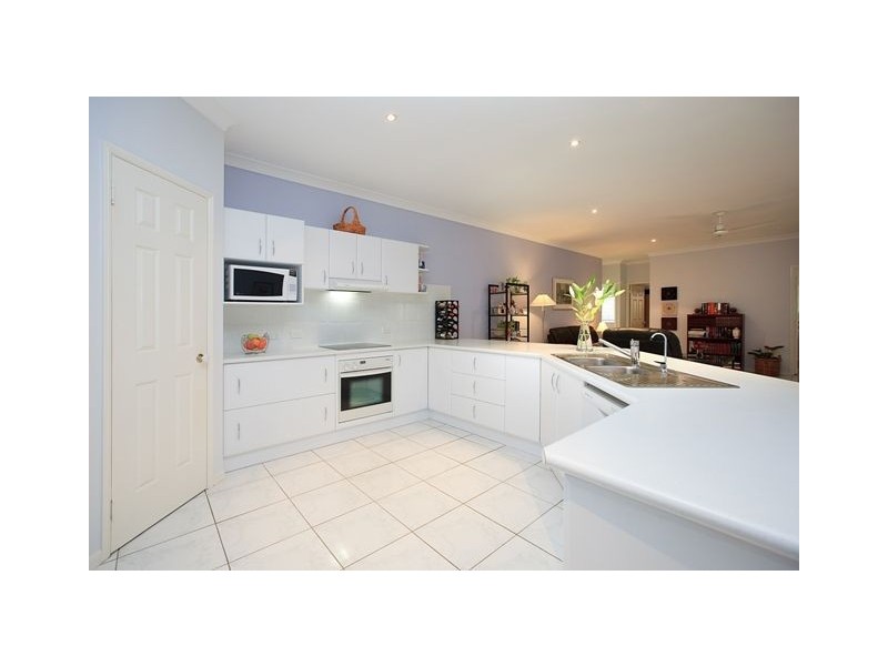 1 Barnstos Place, Carindale QLD 4152