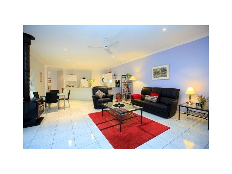 1 Barnstos Place, Carindale QLD 4152