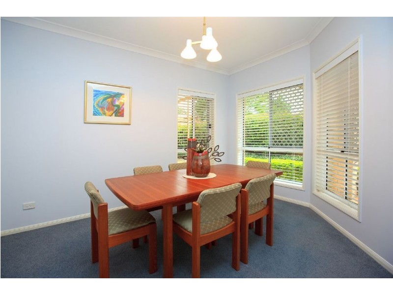 1 Barnstos Place, Carindale QLD 4152