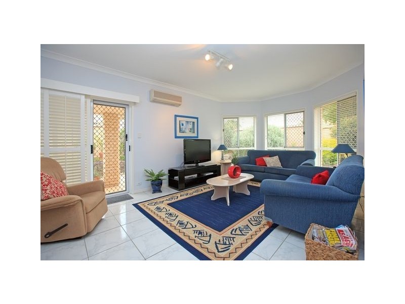 1 Barnstos Place, Carindale QLD 4152