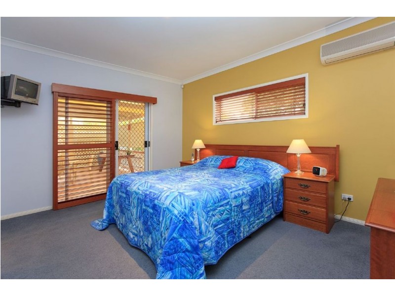 1 Barnstos Place, Carindale QLD 4152