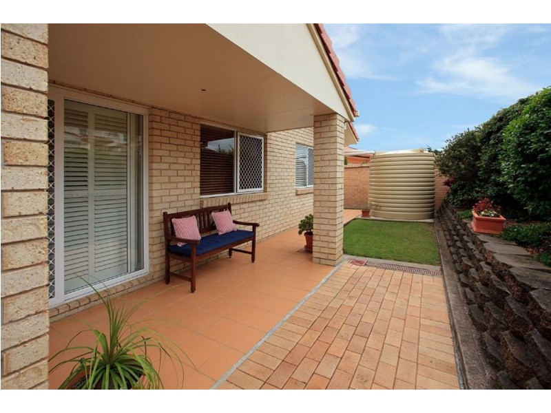 1 Barnstos Place, Carindale QLD 4152