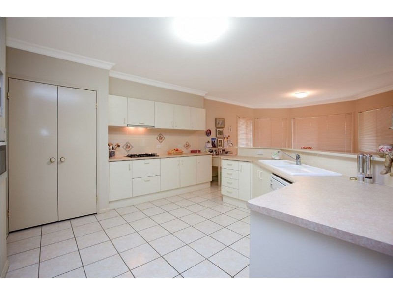 71 Amersham Crescent, Carindale QLD 4152