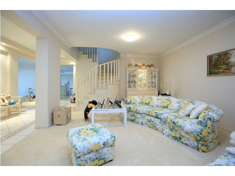 71 Amersham Crescent, Carindale QLD 4152