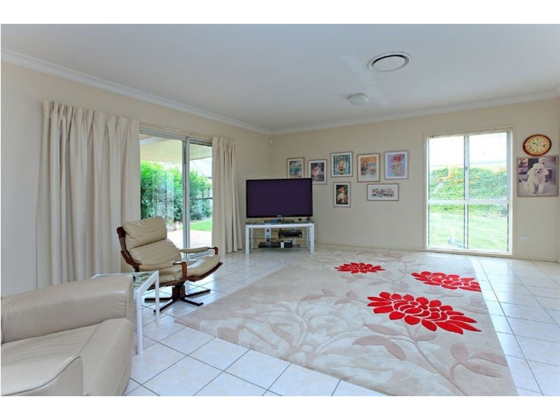 71 Amersham Crescent, Carindale QLD 4152