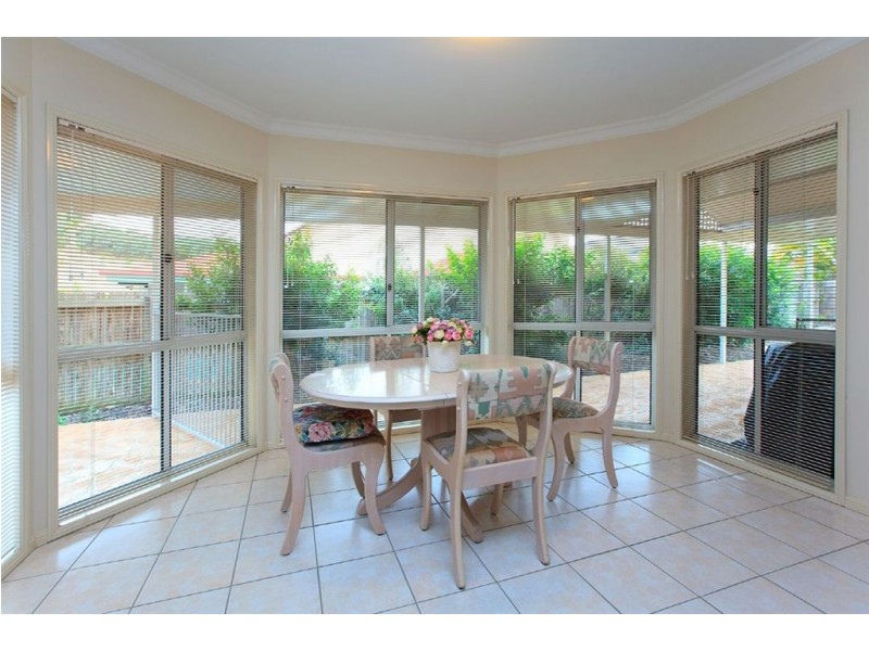 71 Amersham Crescent, Carindale QLD 4152