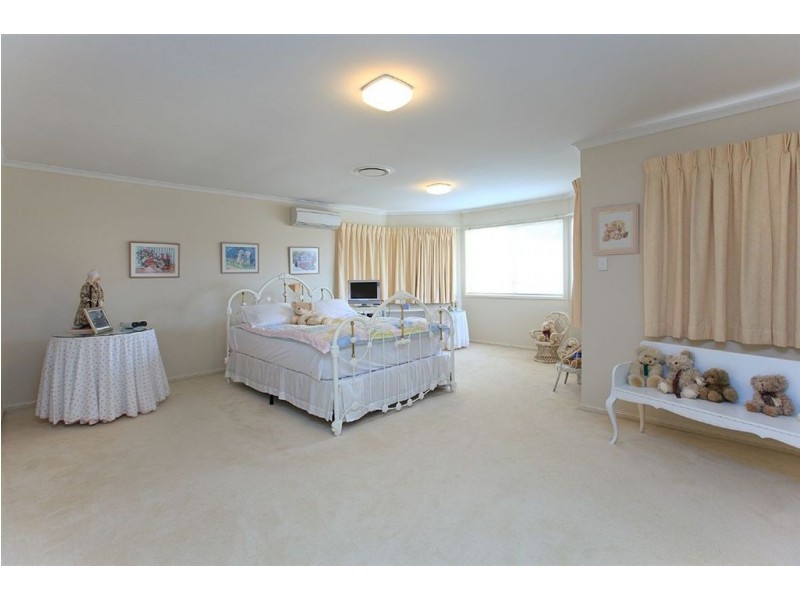 71 Amersham Crescent, Carindale QLD 4152