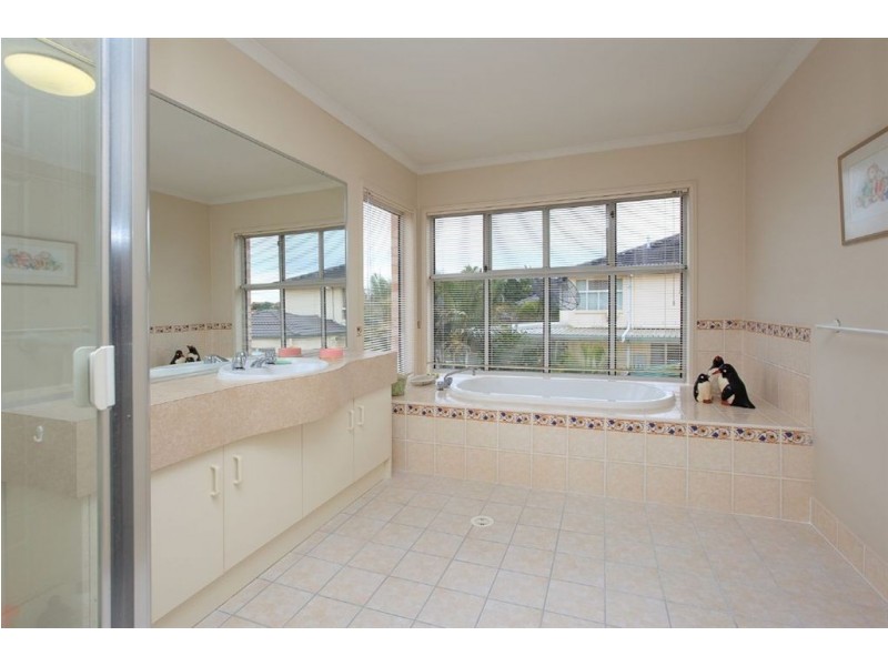 71 Amersham Crescent, Carindale QLD 4152