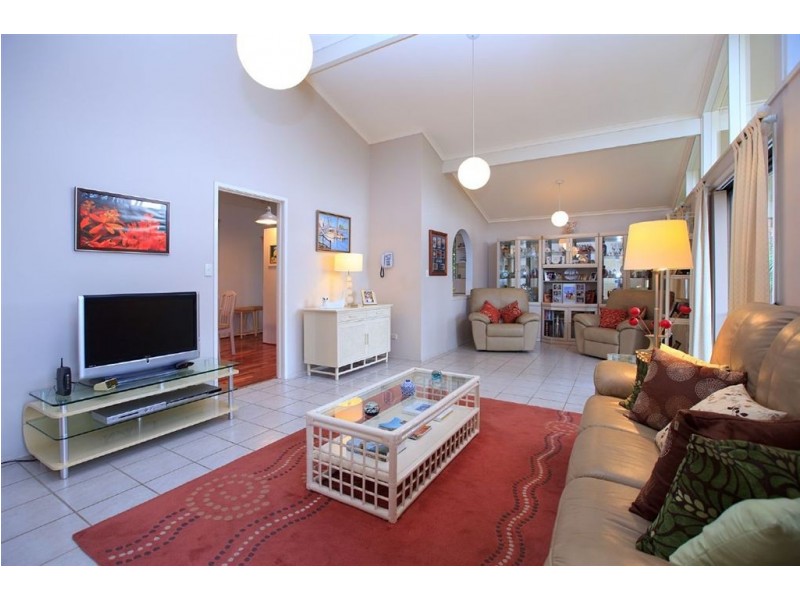 16 Helmsley Court, Carindale QLD 4152