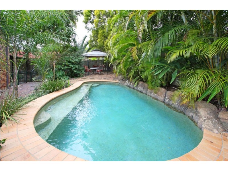 403 Winstanley Street, Carindale QLD 4152