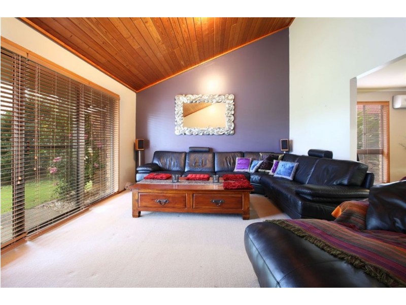 403 Winstanley Street, Carindale QLD 4152