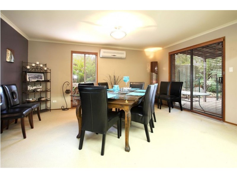 403 Winstanley Street, Carindale QLD 4152