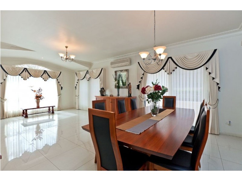 8 Turubul Crescent, Carindale QLD 4152