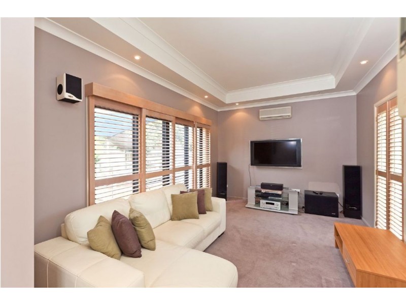 8 Turubul Crescent, Carindale QLD 4152