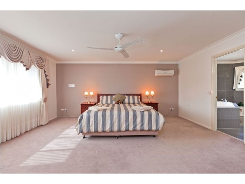 8 Turubul Crescent, Carindale QLD 4152