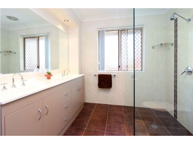 5 Oppermann Place, Carindale QLD 4152