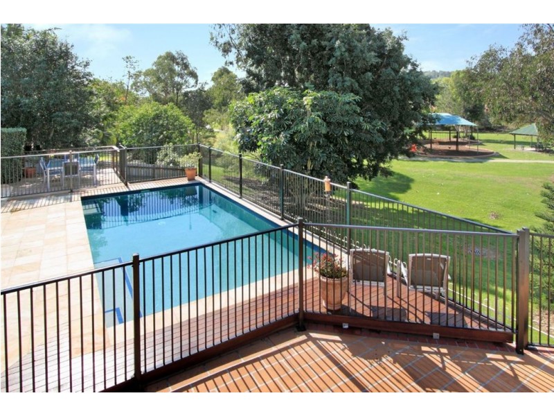 36 Amersham Crescent, Carindale QLD 4152