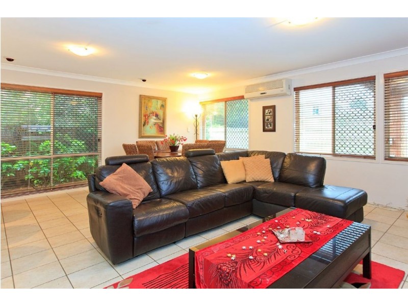 37 Clearmount Crescent, Carindale QLD 4152