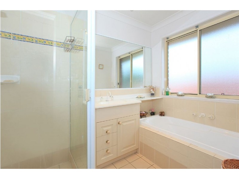 37 Clearmount Crescent, Carindale QLD 4152