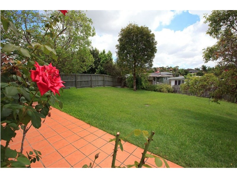 4 Gray Street, Carina QLD 4152