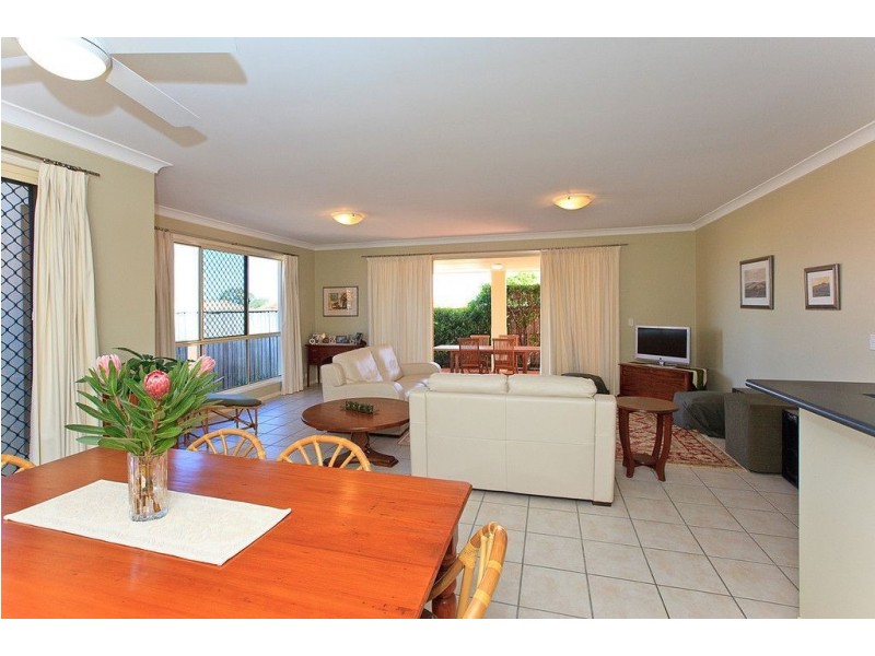 37 Flame Tree Crescent, Carindale QLD 4152