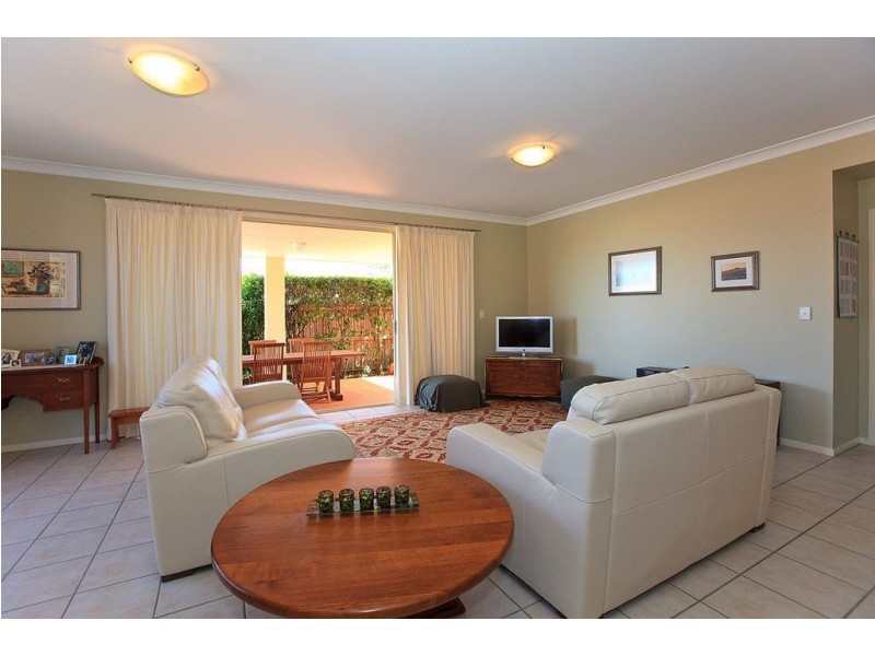 37 Flame Tree Crescent, Carindale QLD 4152
