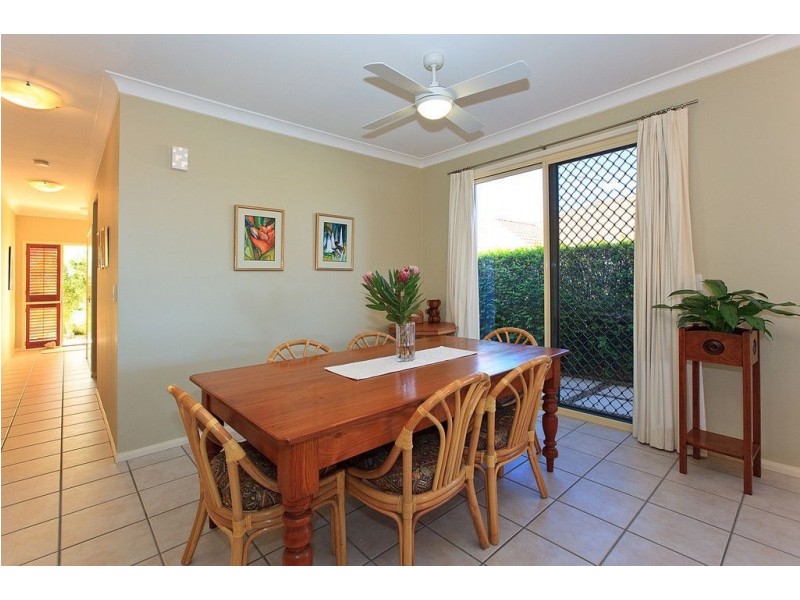 37 Flame Tree Crescent, Carindale QLD 4152