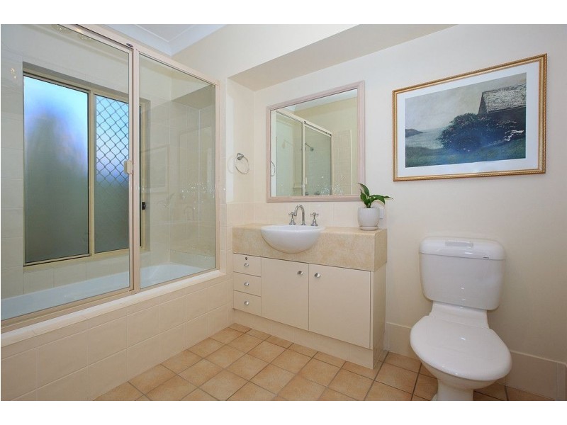 37 Flame Tree Crescent, Carindale QLD 4152