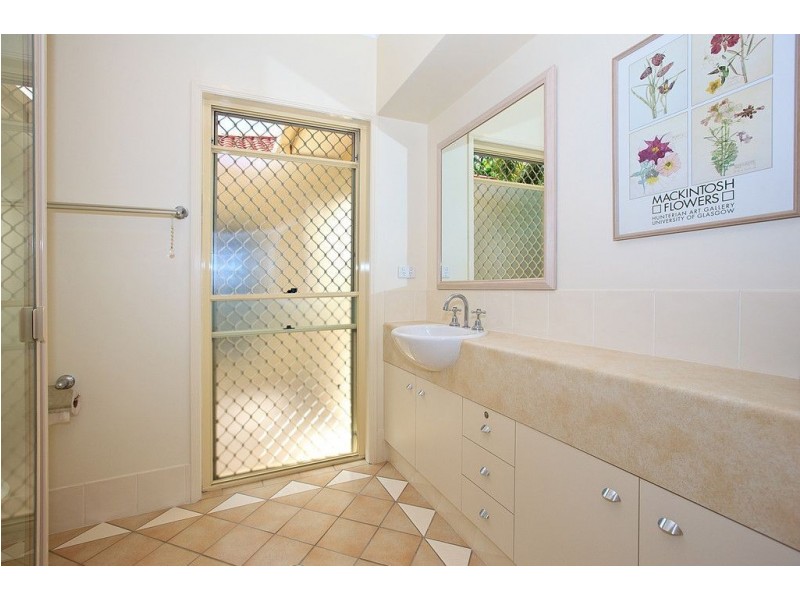 37 Flame Tree Crescent, Carindale QLD 4152